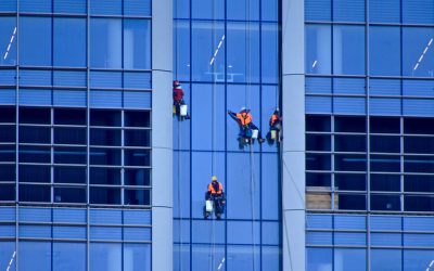 Quelles sont les techniques utilisées par les laveurs de vitres en hauteur ?