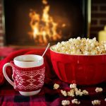 Tasse de café et popcorn