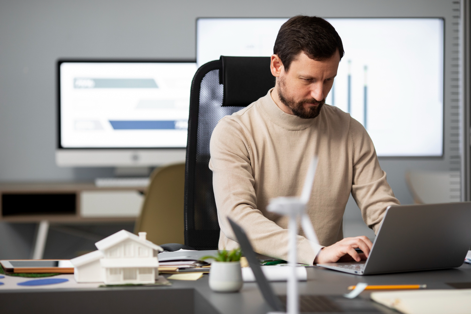 Analyste travaillant sur des stratégies de diversification financière